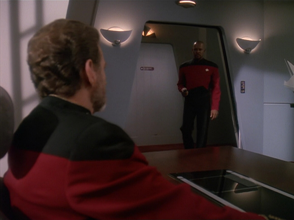 extant_StarTrek_DS9_4x12-ParadiseLost_02786.jpg