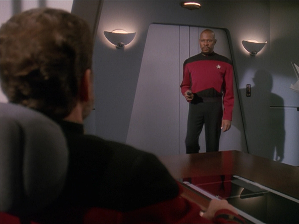 extant_StarTrek_DS9_4x12-ParadiseLost_02793.jpg