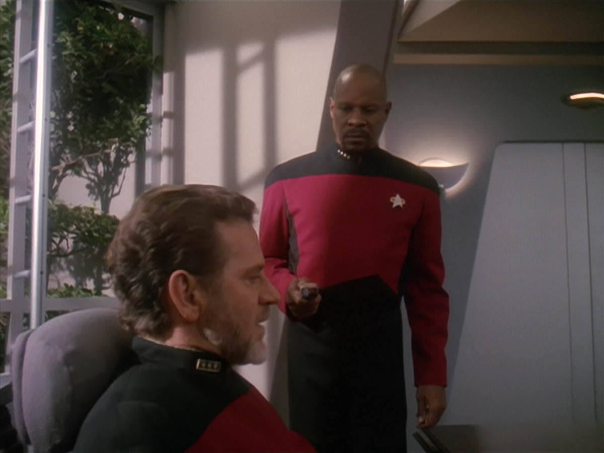 extant_StarTrek_DS9_4x12-ParadiseLost_02804.jpg