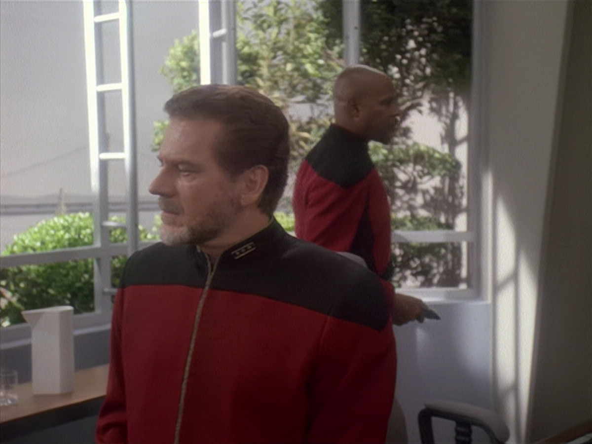 extant_StarTrek_DS9_4x12-ParadiseLost_03251.jpg