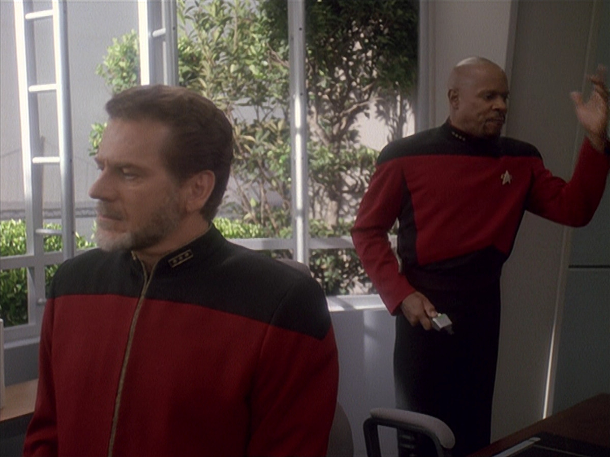 extant_StarTrek_DS9_4x12-ParadiseLost_03255.jpg