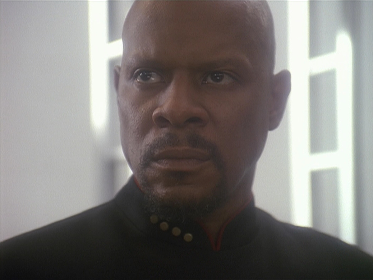 extant_StarTrek_DS9_4x12-ParadiseLost_03330.jpg
