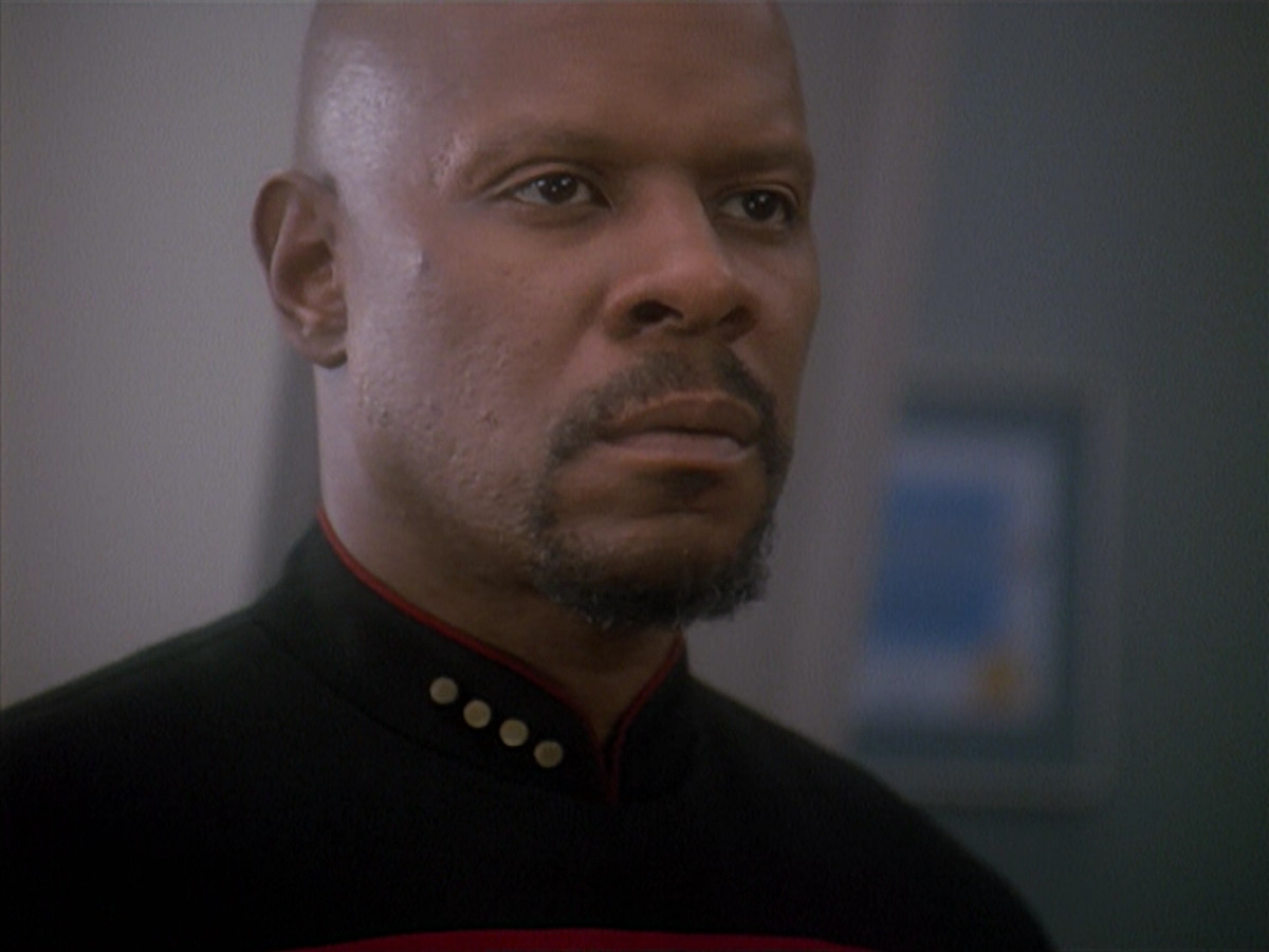 extant_StarTrek_DS9_4x12-ParadiseLost_03415.jpg