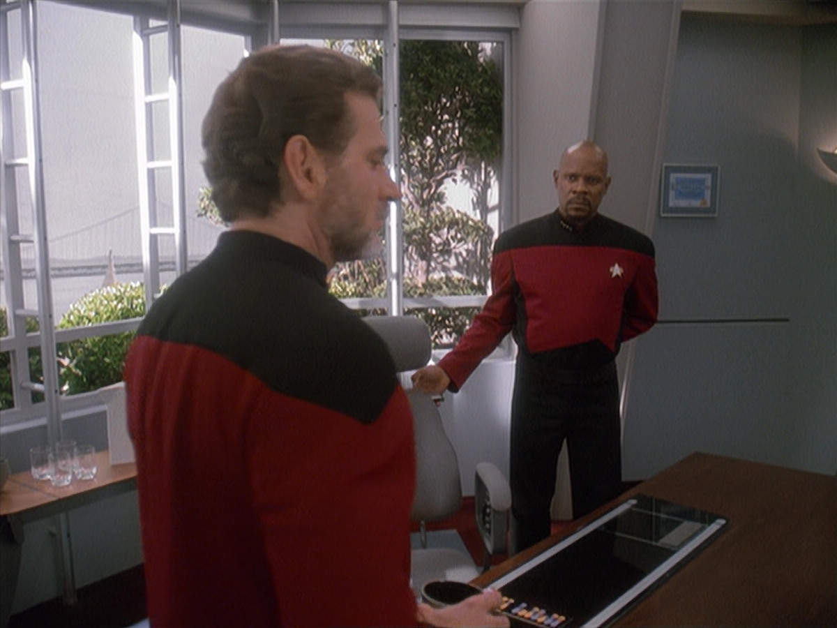 extant_StarTrek_DS9_4x12-ParadiseLost_03426.jpg