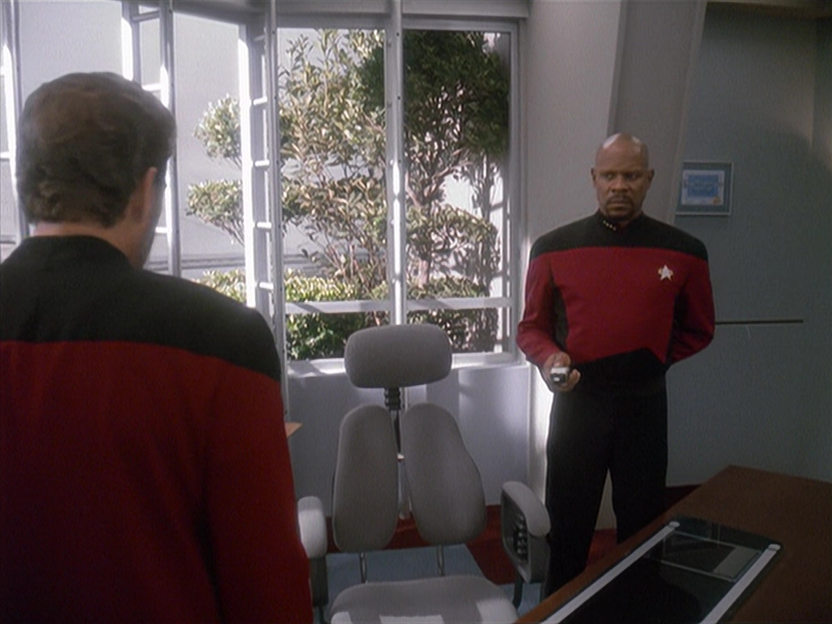 extant_StarTrek_DS9_4x12-ParadiseLost_03468.jpg