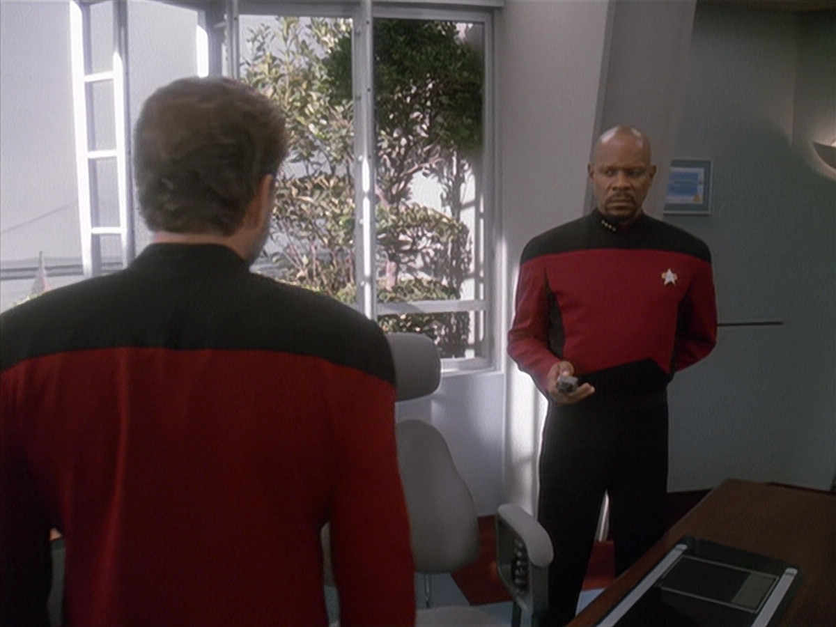 extant_StarTrek_DS9_4x12-ParadiseLost_03469.jpg