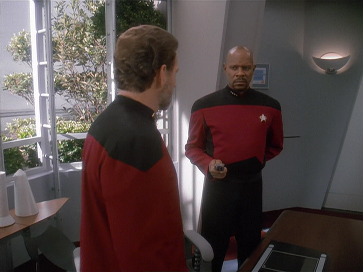 extant_StarTrek_DS9_4x12-ParadiseLost_03471.jpg