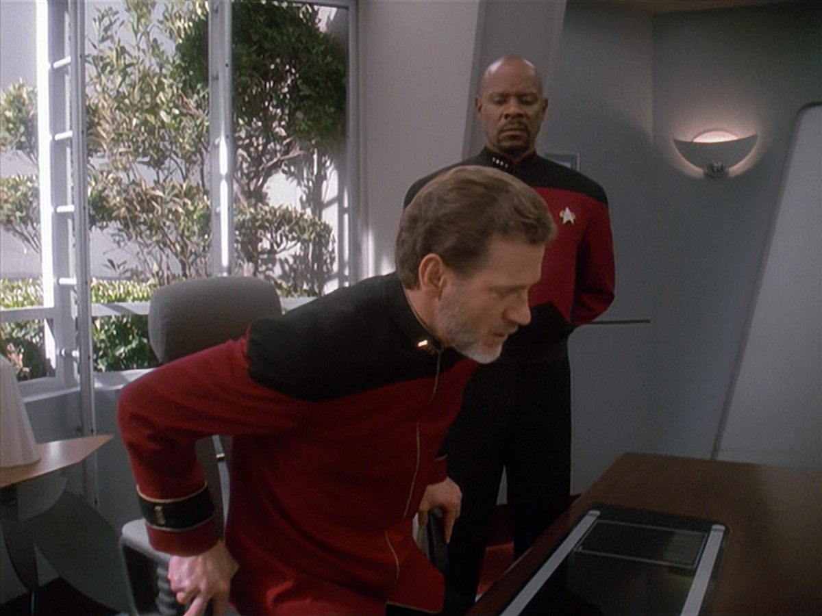 extant_StarTrek_DS9_4x12-ParadiseLost_03476.jpg