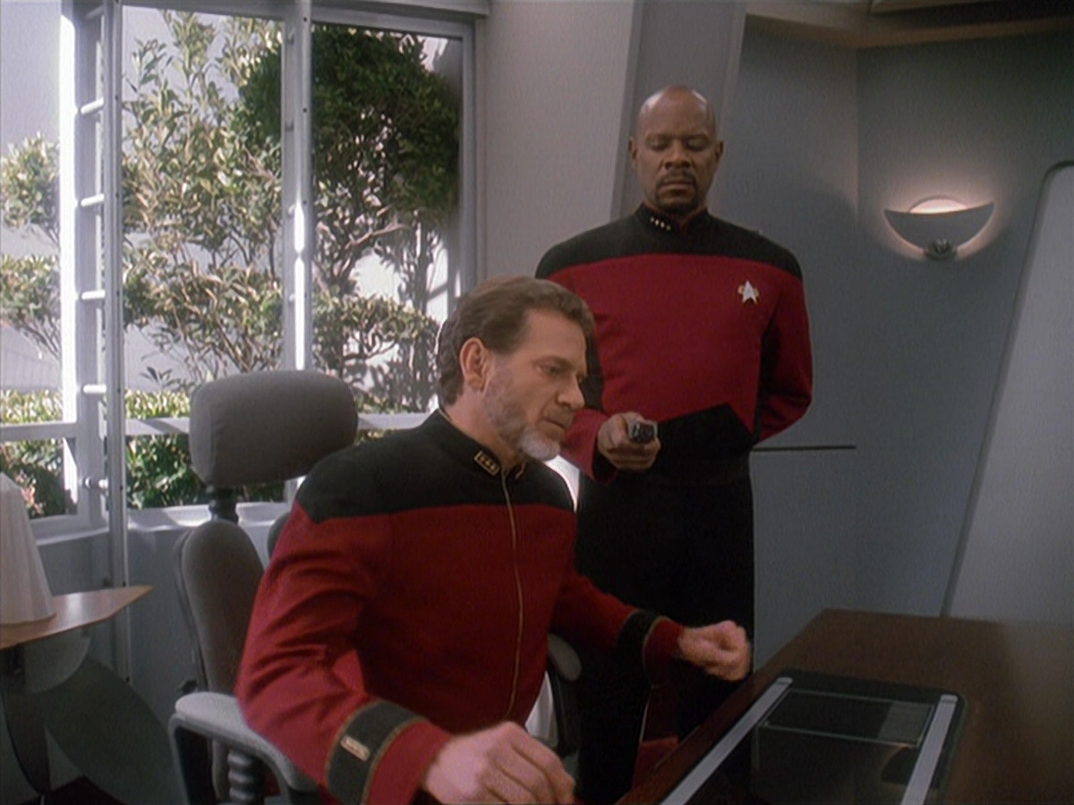 extant_StarTrek_DS9_4x12-ParadiseLost_03478.jpg