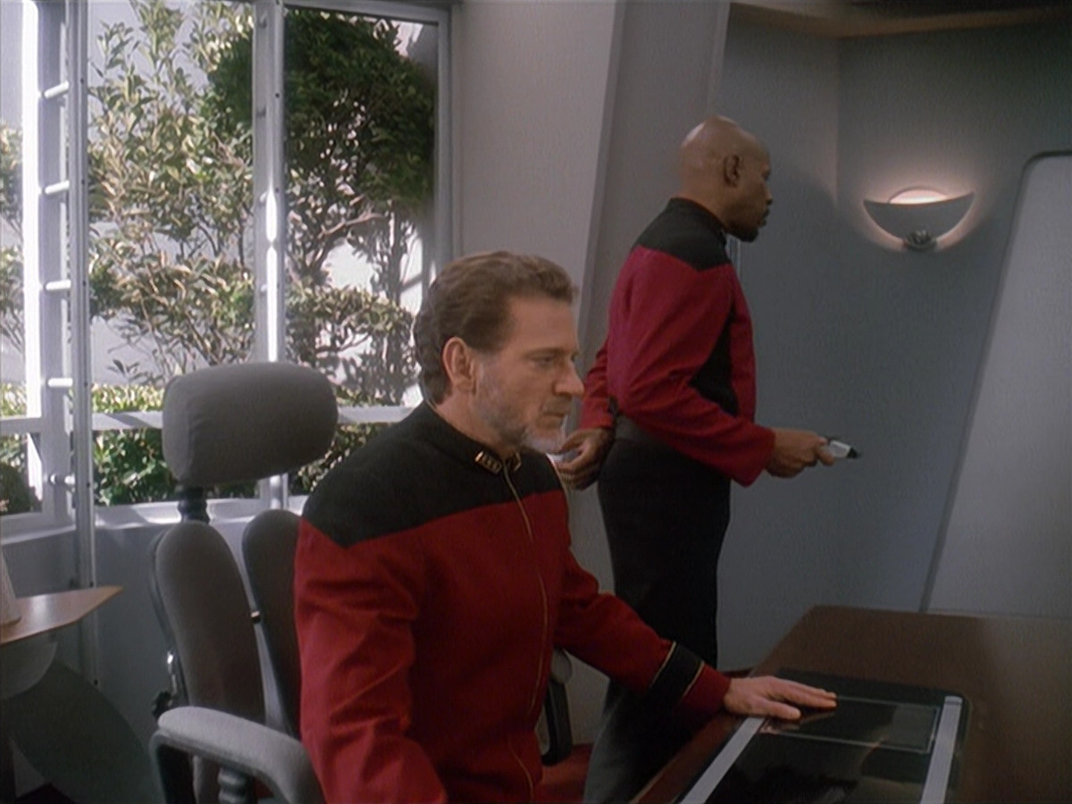 extant_StarTrek_DS9_4x12-ParadiseLost_03482.jpg