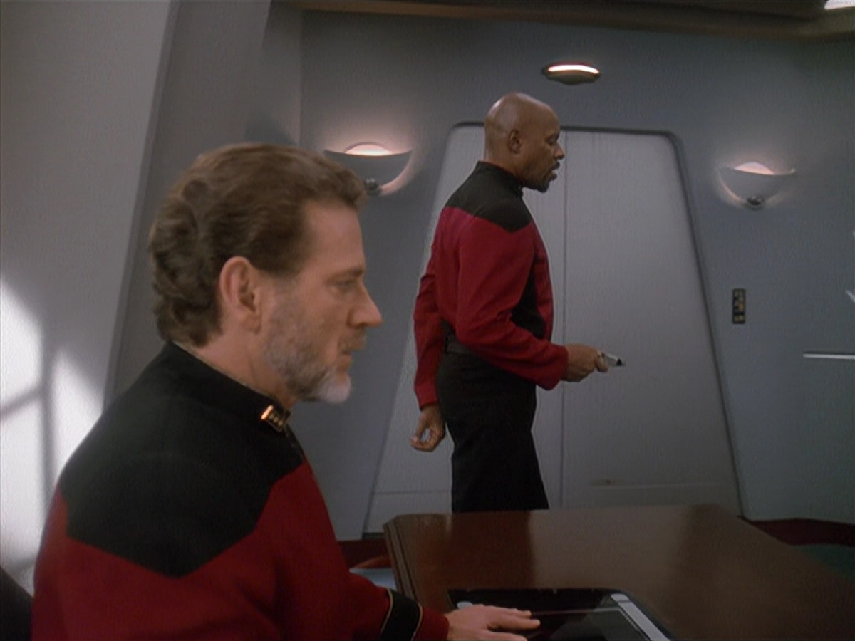extant_StarTrek_DS9_4x12-ParadiseLost_03485.jpg