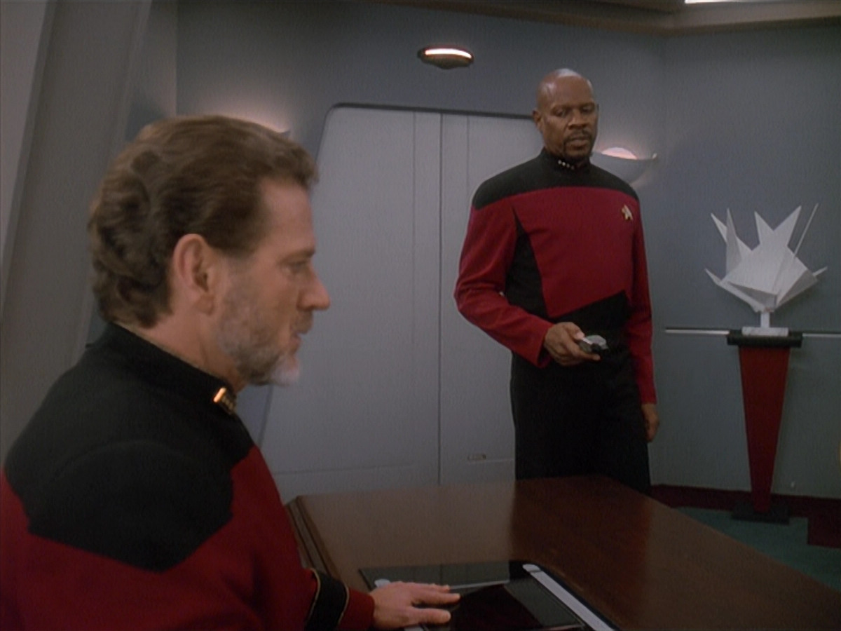 extant_StarTrek_DS9_4x12-ParadiseLost_03488.jpg
