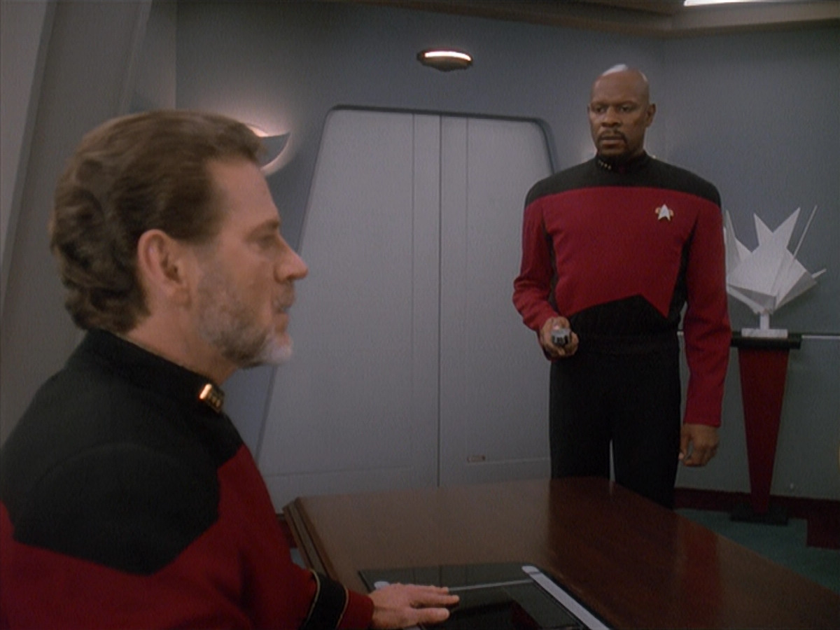 extant_StarTrek_DS9_4x12-ParadiseLost_03491.jpg