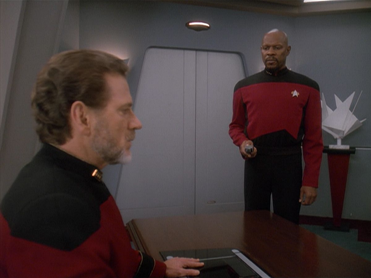 extant_StarTrek_DS9_4x12-ParadiseLost_03493.jpg