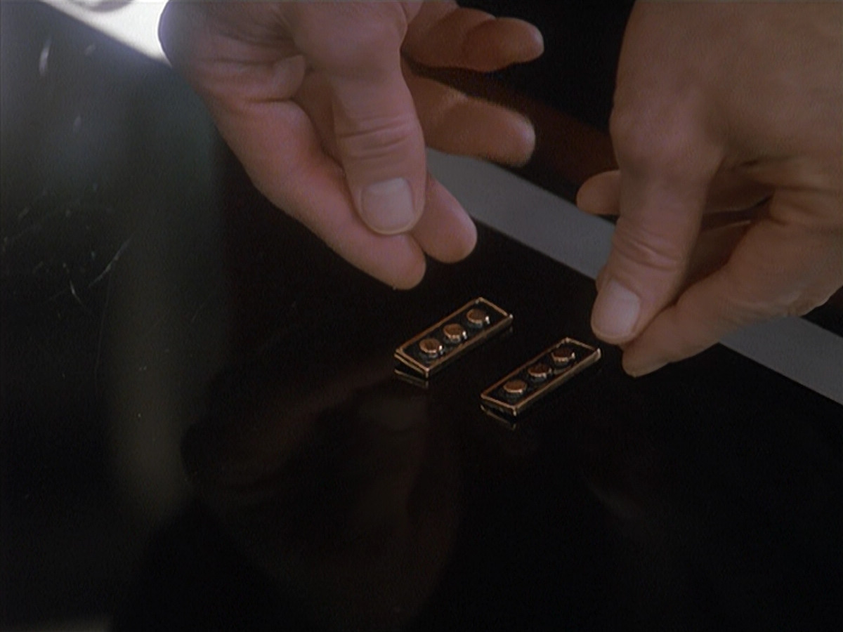 extant_StarTrek_DS9_4x12-ParadiseLost_03568.jpg