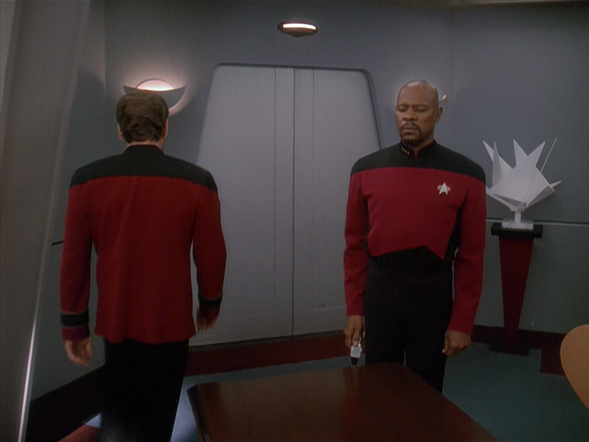 extant_StarTrek_DS9_4x12-ParadiseLost_03588.jpg