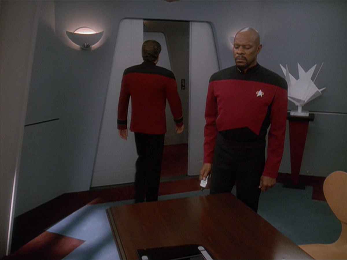 extant_StarTrek_DS9_4x12-ParadiseLost_03590.jpg