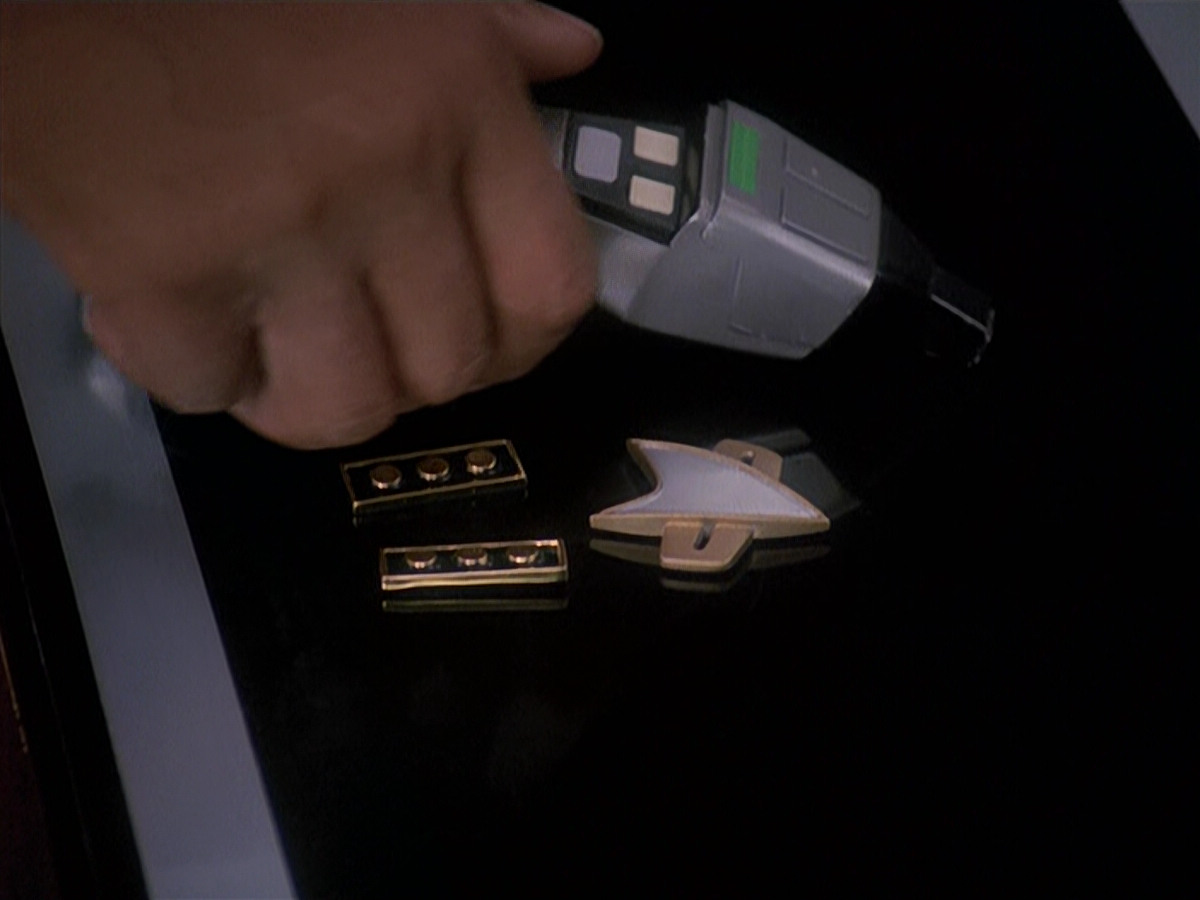 extant_StarTrek_DS9_4x12-ParadiseLost_03602.jpg