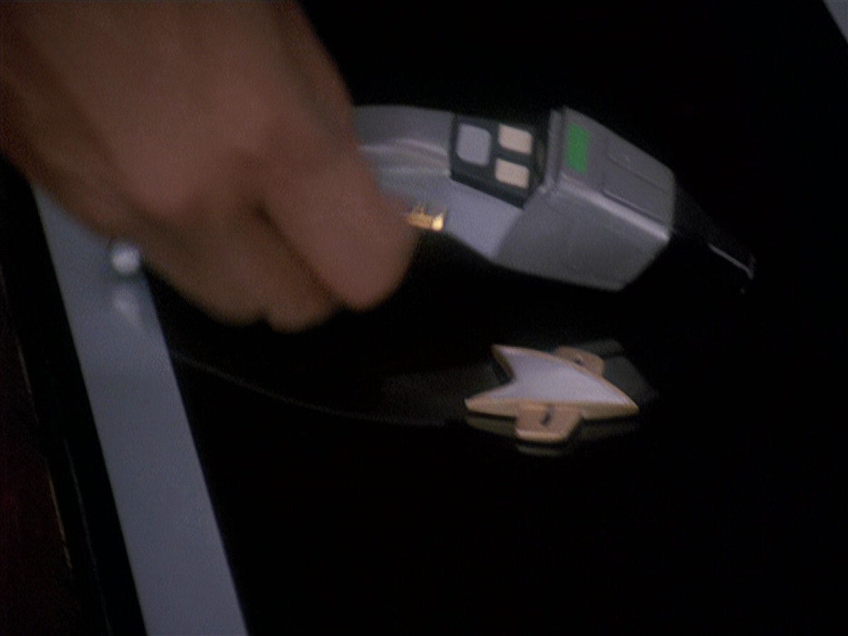 extant_StarTrek_DS9_4x12-ParadiseLost_03606.jpg