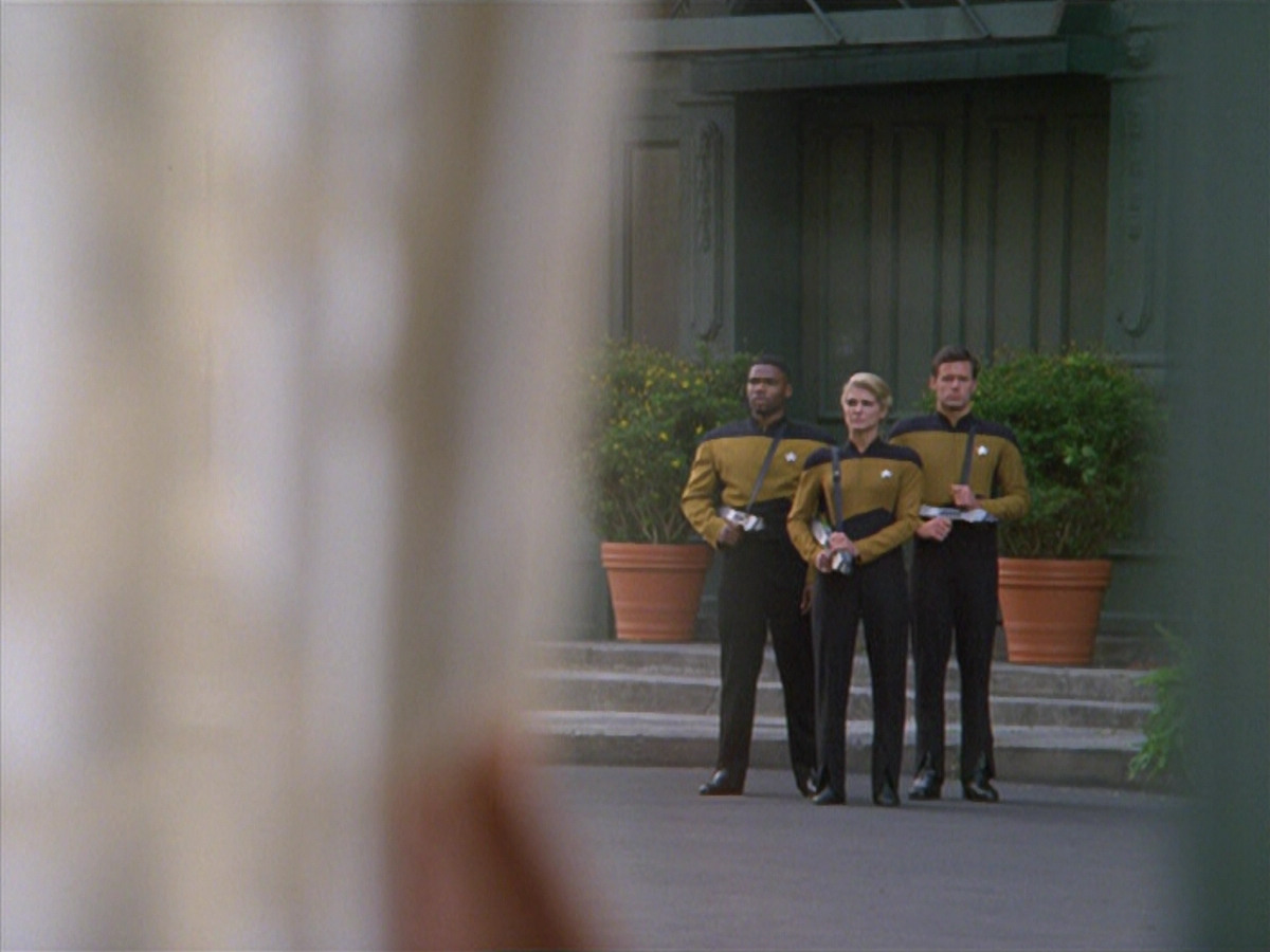 extant_StarTrek_DS9_4x12-ParadiseLost_03617.jpg