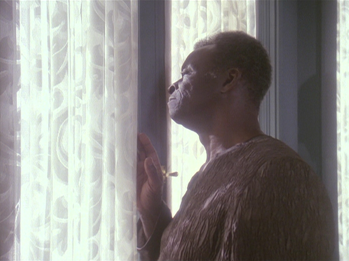 extant_StarTrek_DS9_4x12-ParadiseLost_03621.jpg
