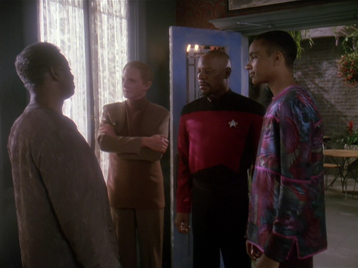 extant_StarTrek_DS9_4x12-ParadiseLost_03629.jpg