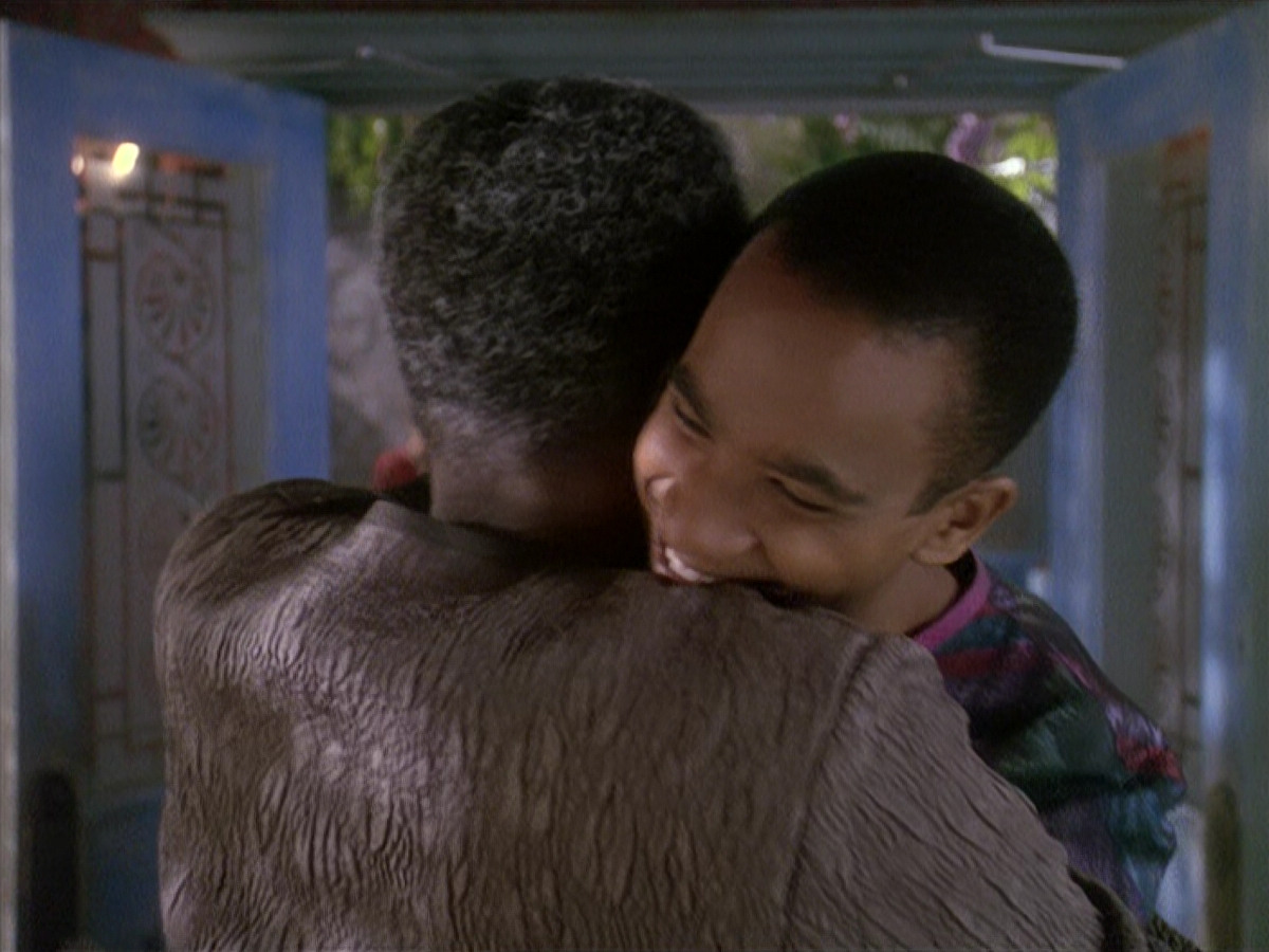 extant_StarTrek_DS9_4x12-ParadiseLost_03687.jpg