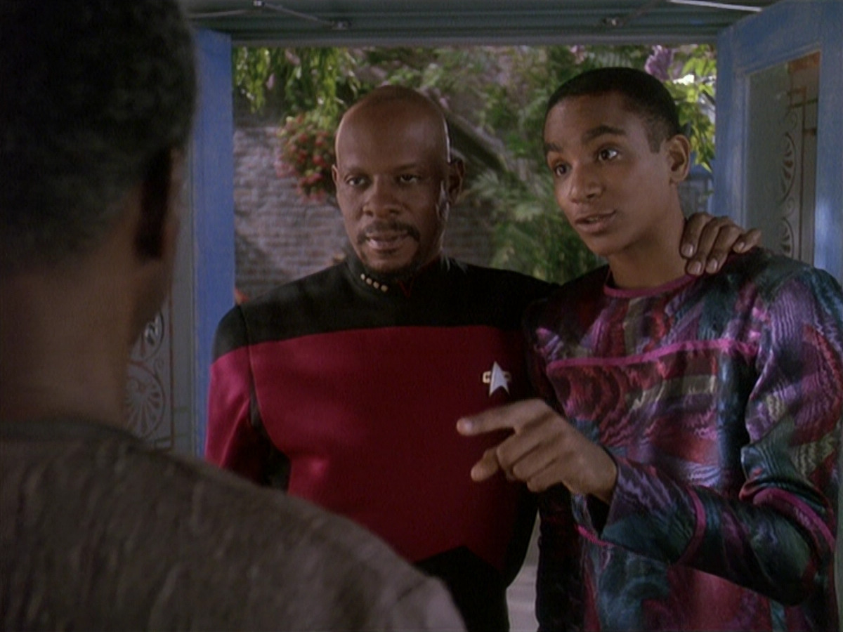 extant_StarTrek_DS9_4x12-ParadiseLost_03698.jpg