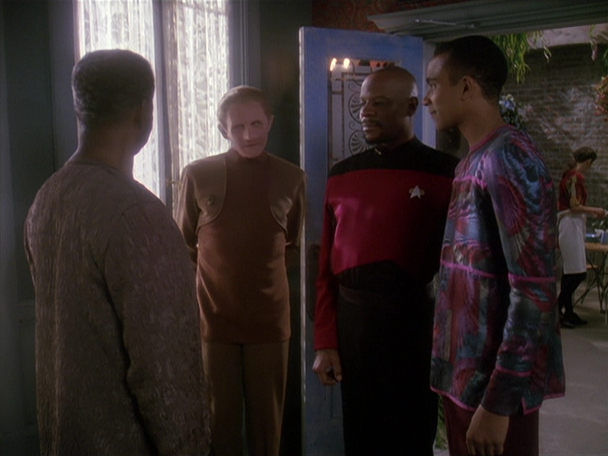 extant_StarTrek_DS9_4x12-ParadiseLost_03721.jpg