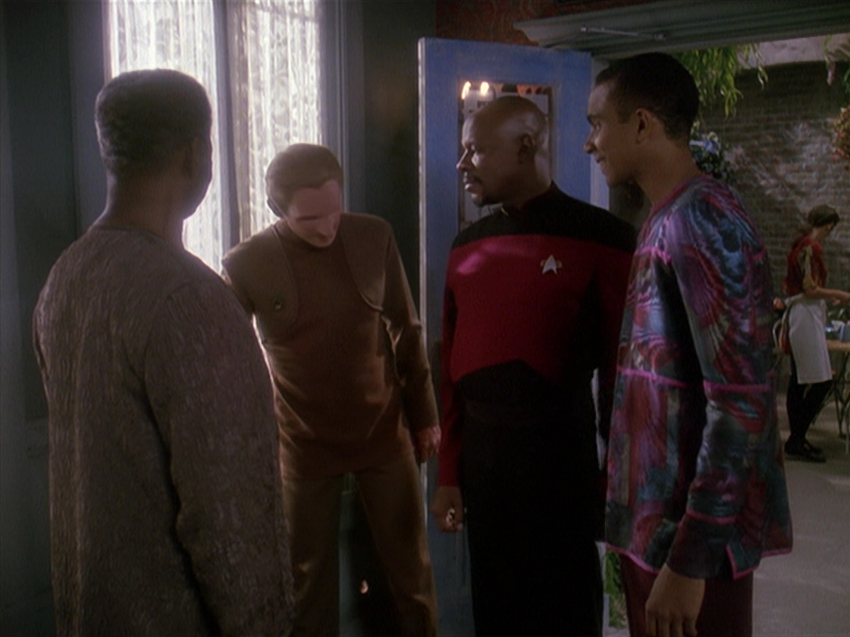 extant_StarTrek_DS9_4x12-ParadiseLost_03722.jpg