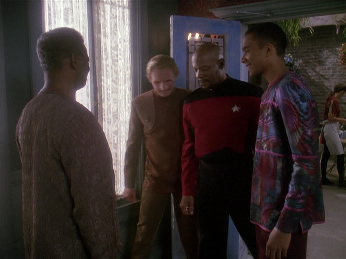 extant_StarTrek_DS9_4x12-ParadiseLost_03723.jpg
