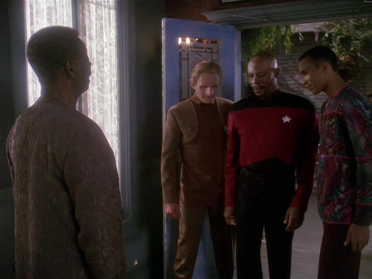 extant_StarTrek_DS9_4x12-ParadiseLost_03725.jpg