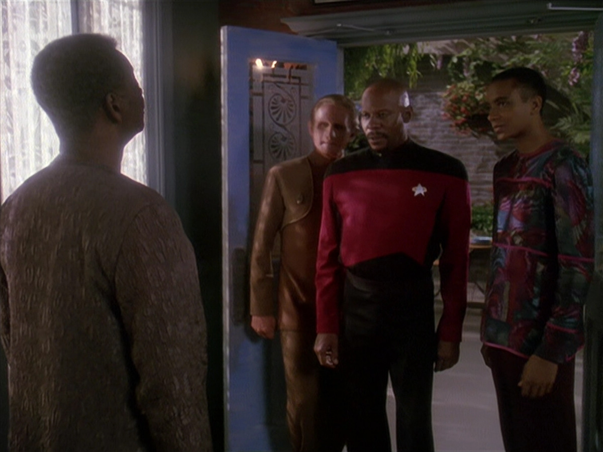 extant_StarTrek_DS9_4x12-ParadiseLost_03726.jpg