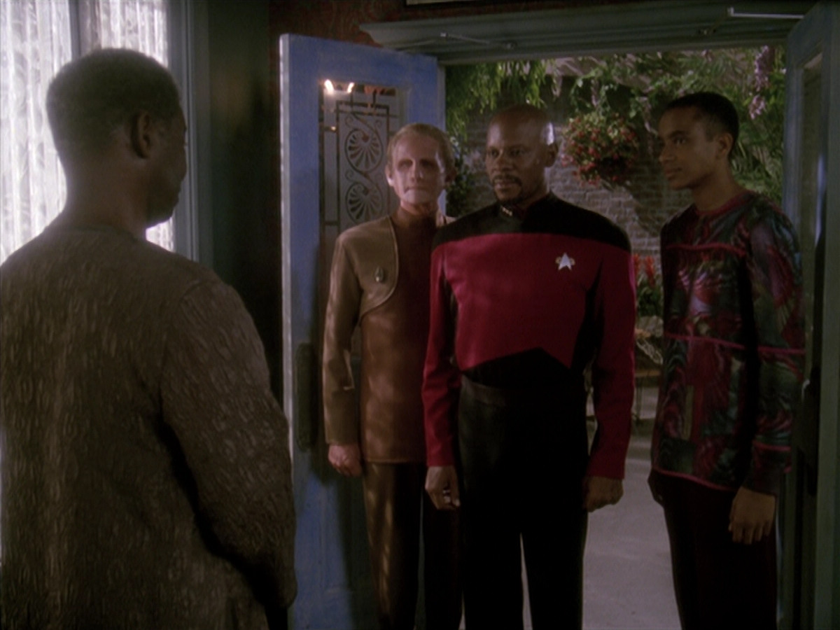 extant_StarTrek_DS9_4x12-ParadiseLost_03733.jpg
