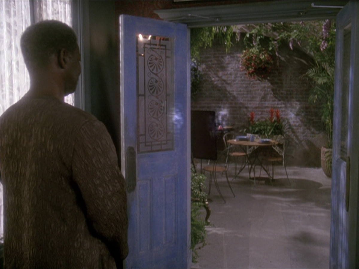 extant_StarTrek_DS9_4x12-ParadiseLost_03742.jpg