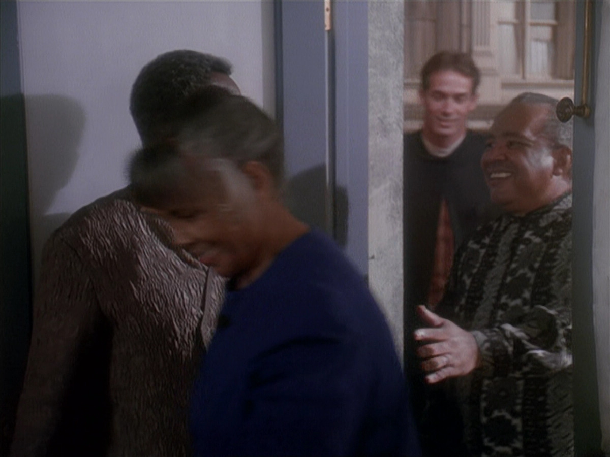extant_StarTrek_DS9_4x12-ParadiseLost_03757.jpg