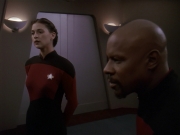 Filename=extant_StarTrek_DS9_4x12-ParadiseLost_02370.jpg
Filesize=126KiB
Dimensions=1200x900
Date added=Oct 21, 2019 extant_StarTrek_DS9_4x12-ParadiseLost_02370.jpg
