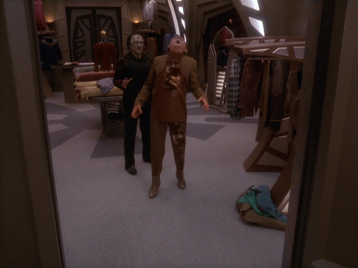 extant_StarTrek_DS9_4x26-BrokenLink_00231.jpg