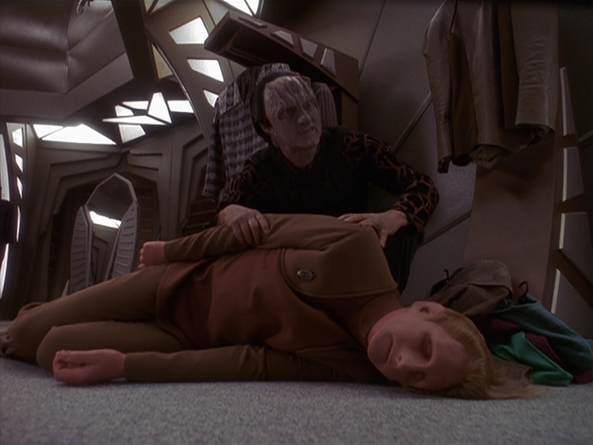 extant_StarTrek_DS9_4x26-BrokenLink_00245.jpg