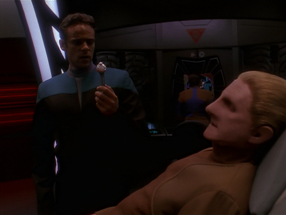 extant_StarTrek_DS9_4x26-BrokenLink_00424.jpg