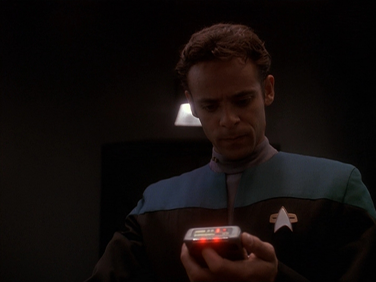 extant_StarTrek_DS9_4x26-BrokenLink_00457.jpg