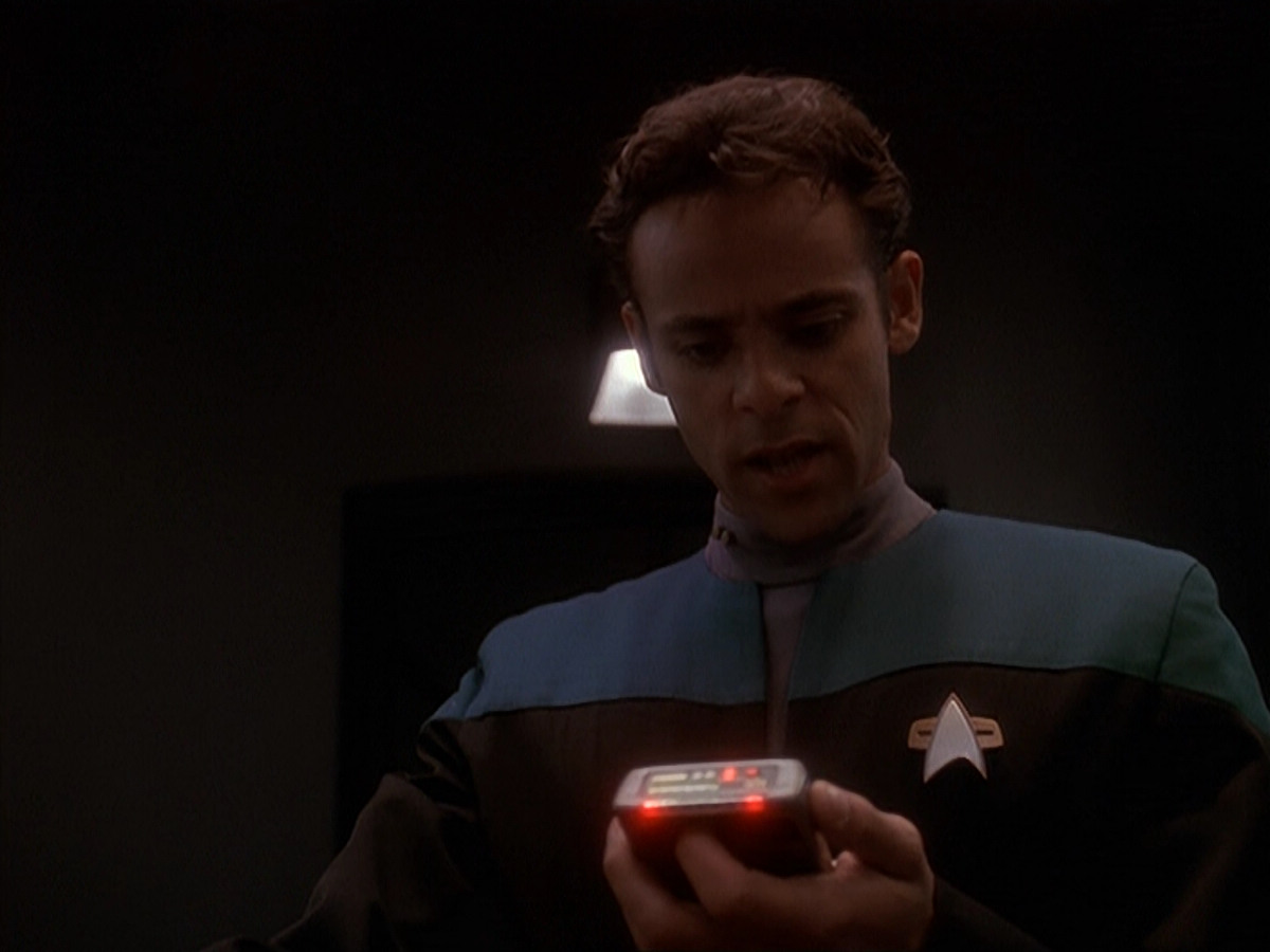 extant_StarTrek_DS9_4x26-BrokenLink_00459.jpg