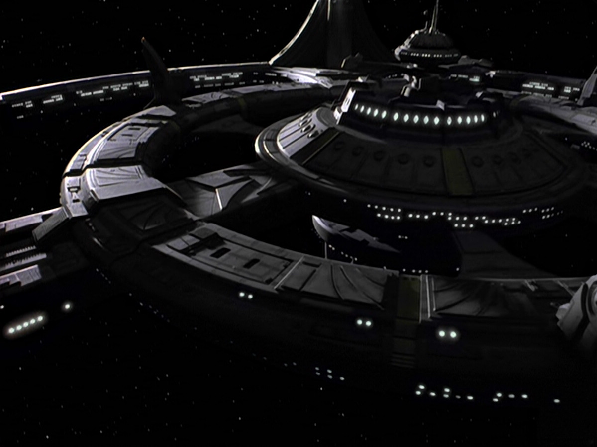 extant_StarTrek_DS9_4x26-BrokenLink_00529.jpg