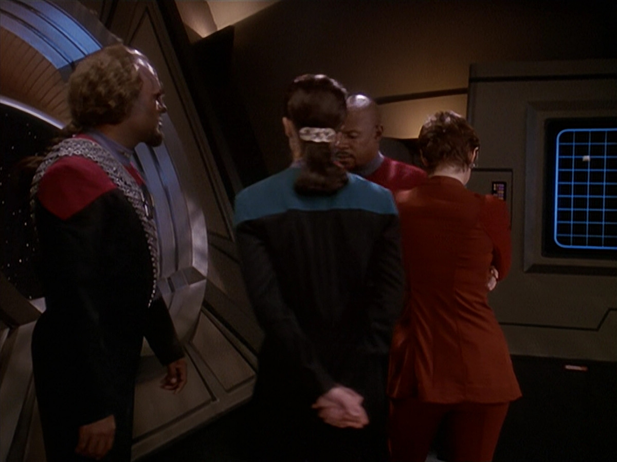 extant_StarTrek_DS9_4x26-BrokenLink_00661.jpg