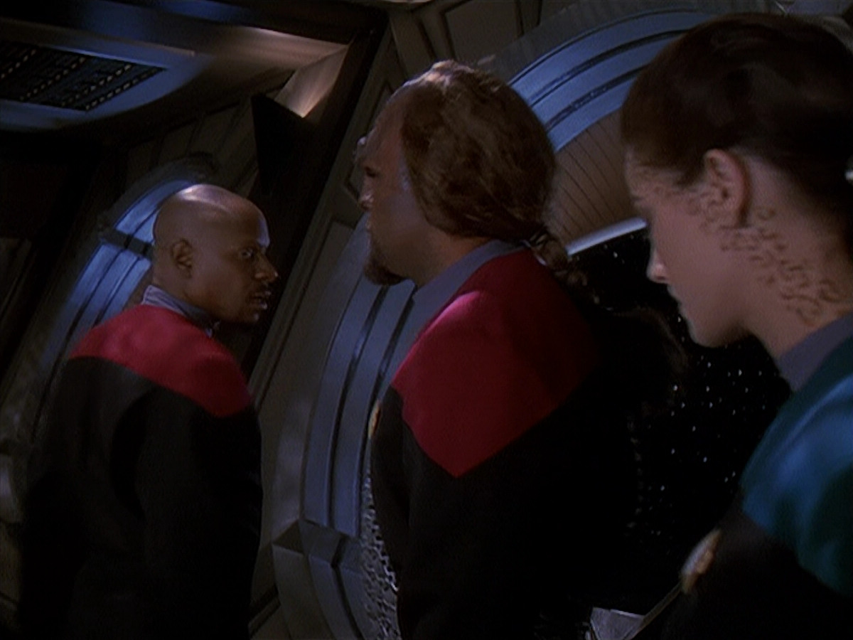 extant_StarTrek_DS9_4x26-BrokenLink_00674.jpg