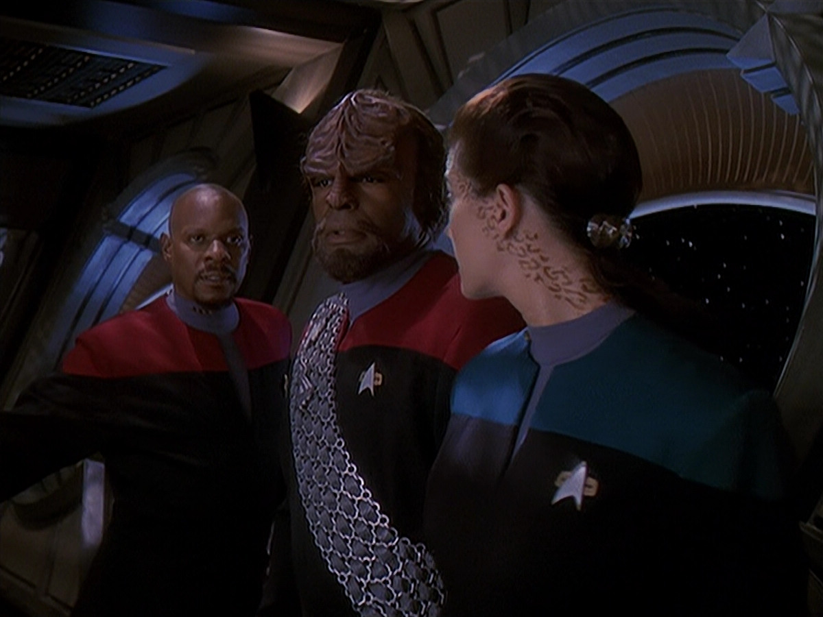 extant_StarTrek_DS9_4x26-BrokenLink_00676.jpg