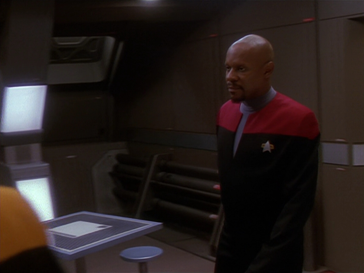 extant_StarTrek_DS9_4x26-BrokenLink_01216.jpg