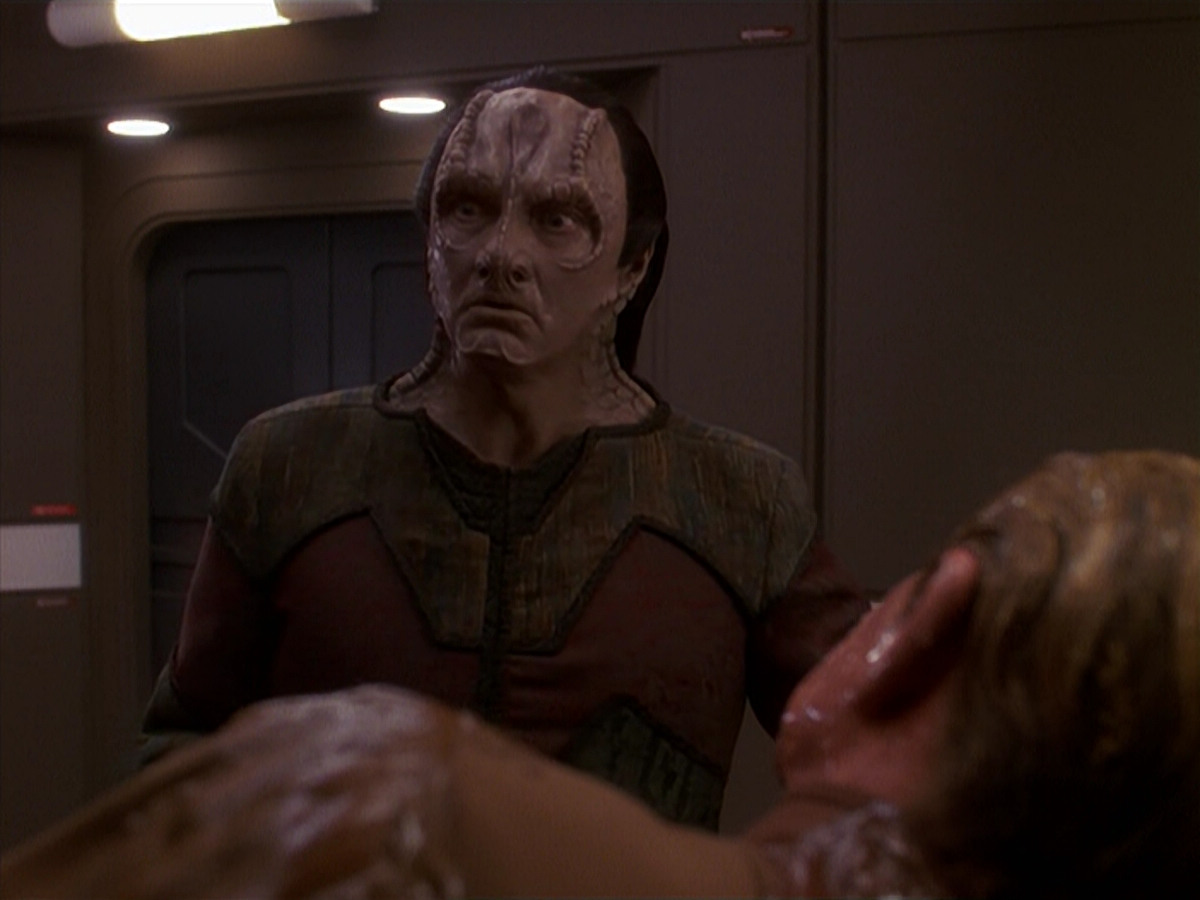 extant_StarTrek_DS9_4x26-BrokenLink_01626.jpg