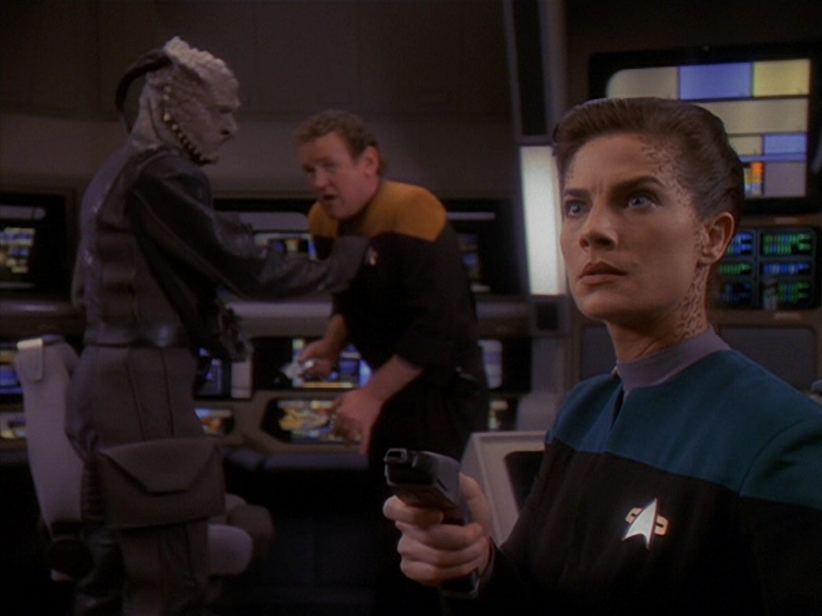 extant_StarTrek_DS9_4x26-BrokenLink_01811.jpg
