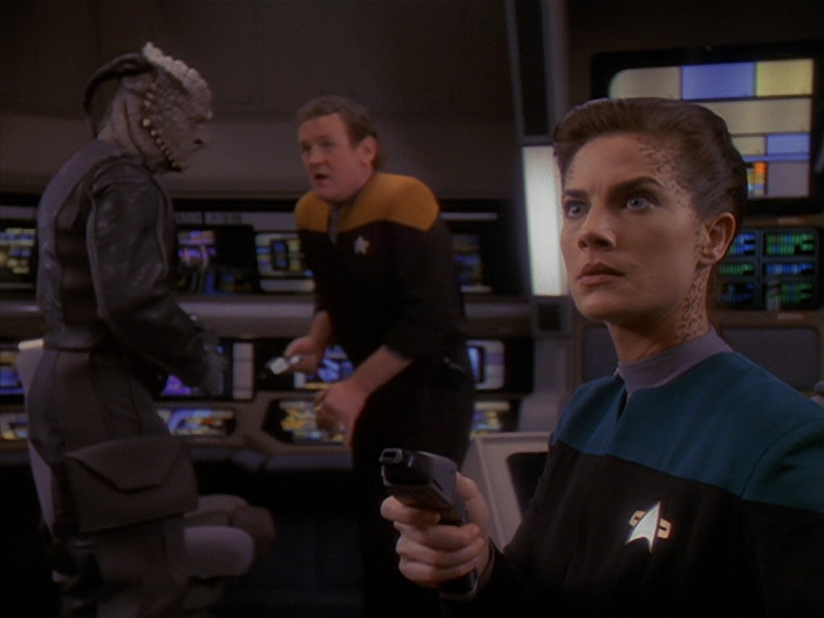 extant_StarTrek_DS9_4x26-BrokenLink_01812.jpg